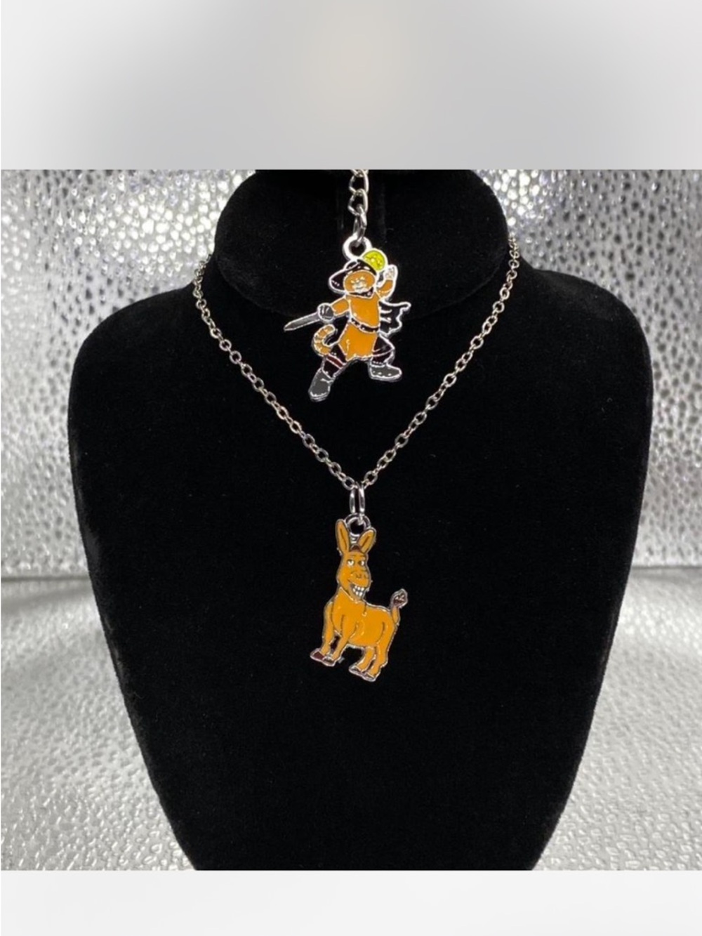 **^ Shrek ^*^ Disney *** Character Enamel Necklace ^^^ Collectors ***